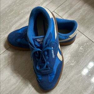 Reebok retro look Blue and Cream Sneakers